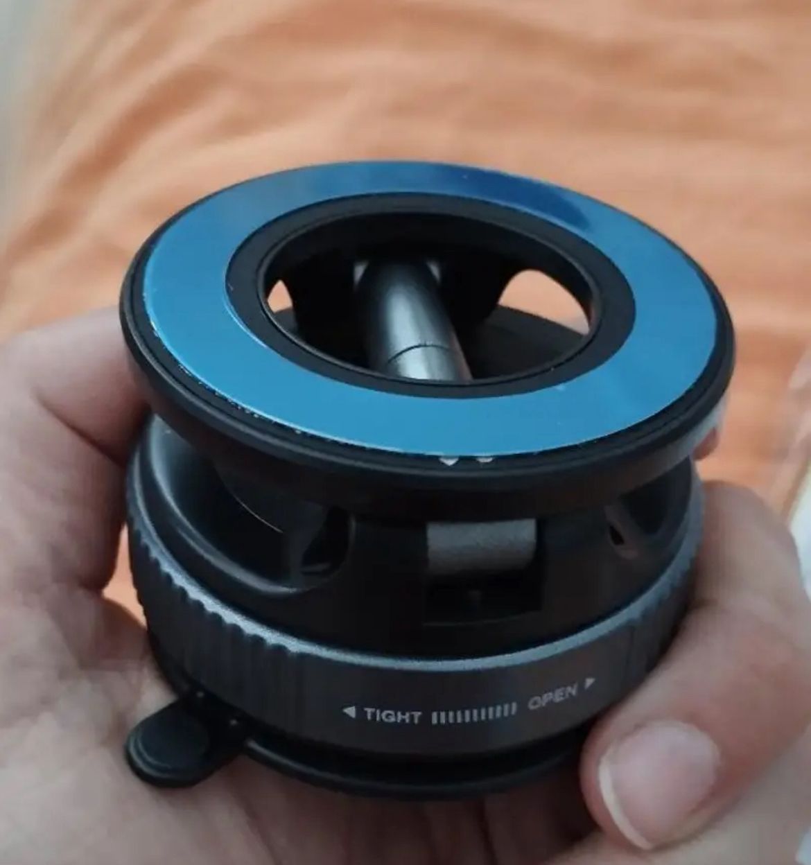 Magnetic Vacuum Car Phone Holder – 360° Rotatable Dashboard & Windshield Mount